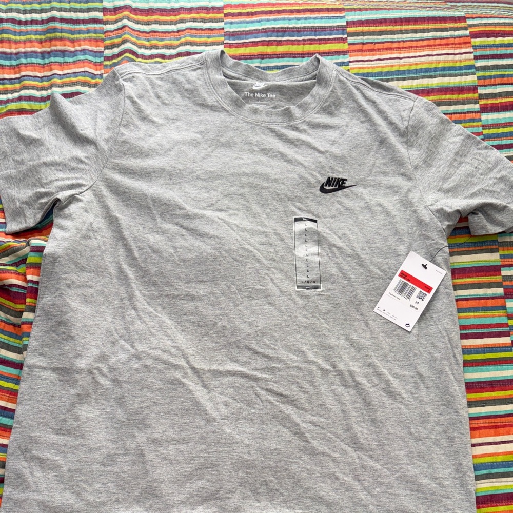 Nike embroidered logo T-shirt, size large brand new with tags